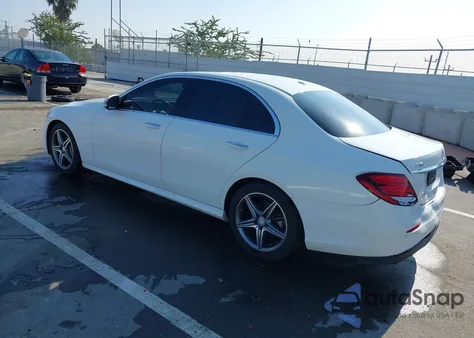 2017 Mercedes-Benz E 300 z USA, uszkodzony, nr VIN WDDZF4JB5HA007809